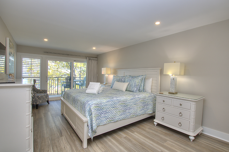 Bedroom and queen bed at 1899 Beachside Tennis